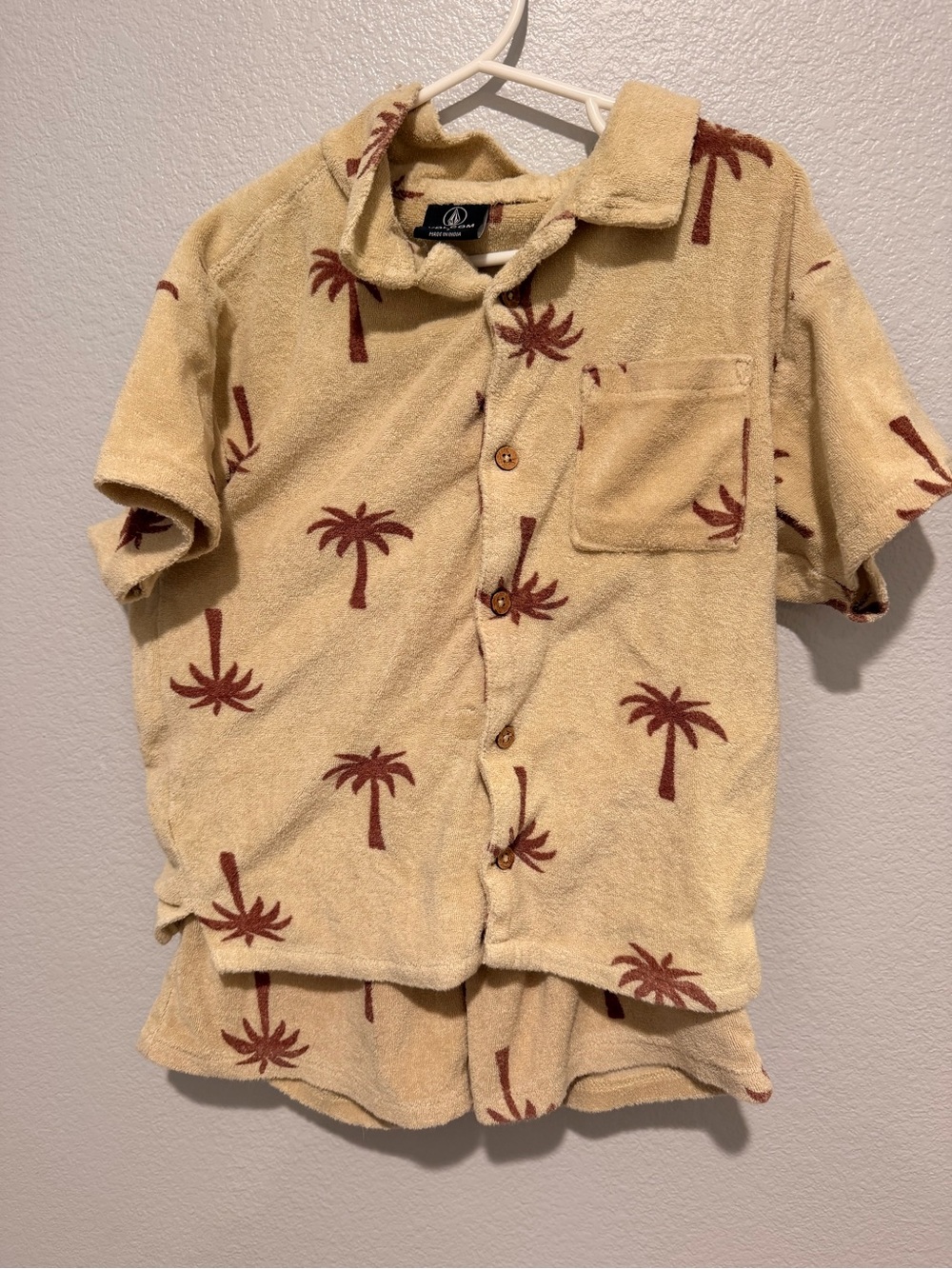 Volcom Kids size 7 Palm Tree Terry Cloth Button-Up Shirt and Short Set - Beige